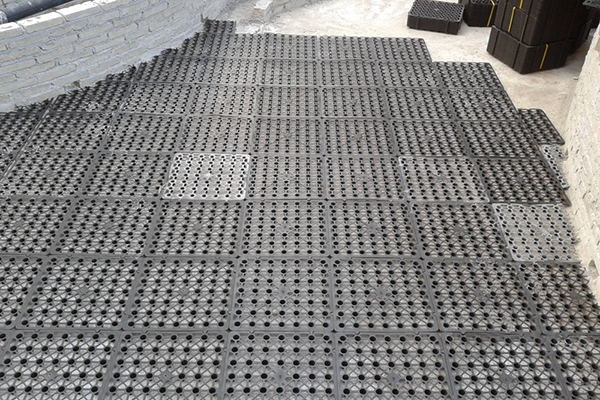 车库排水板